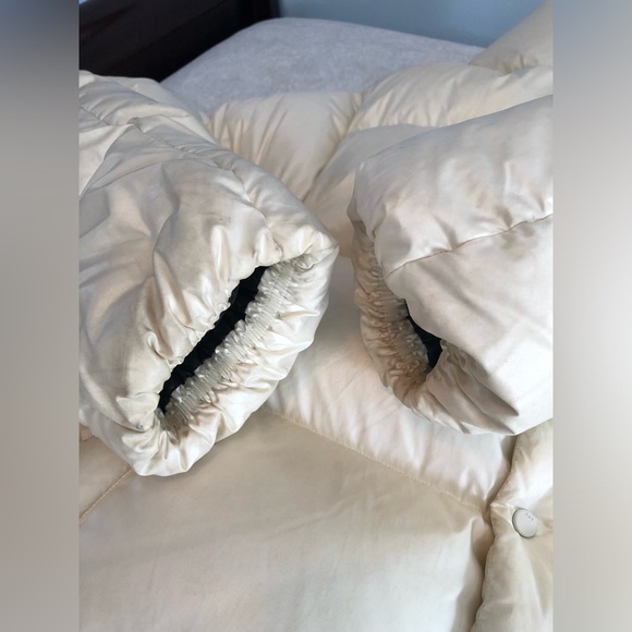 Womens aritzia mega puff jacket - Picture 16 of 16